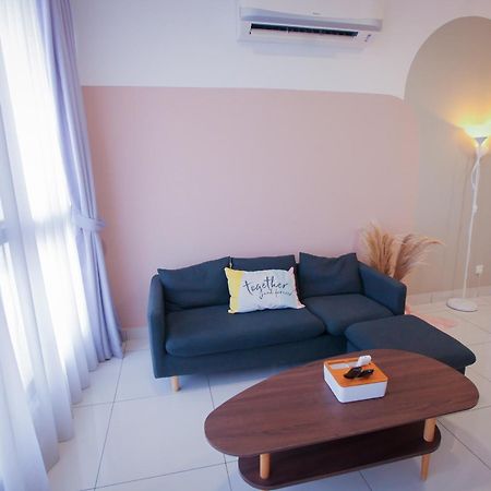 Econest Apartment By The One - Educity Nusajaya Нусаджая Екстериор снимка