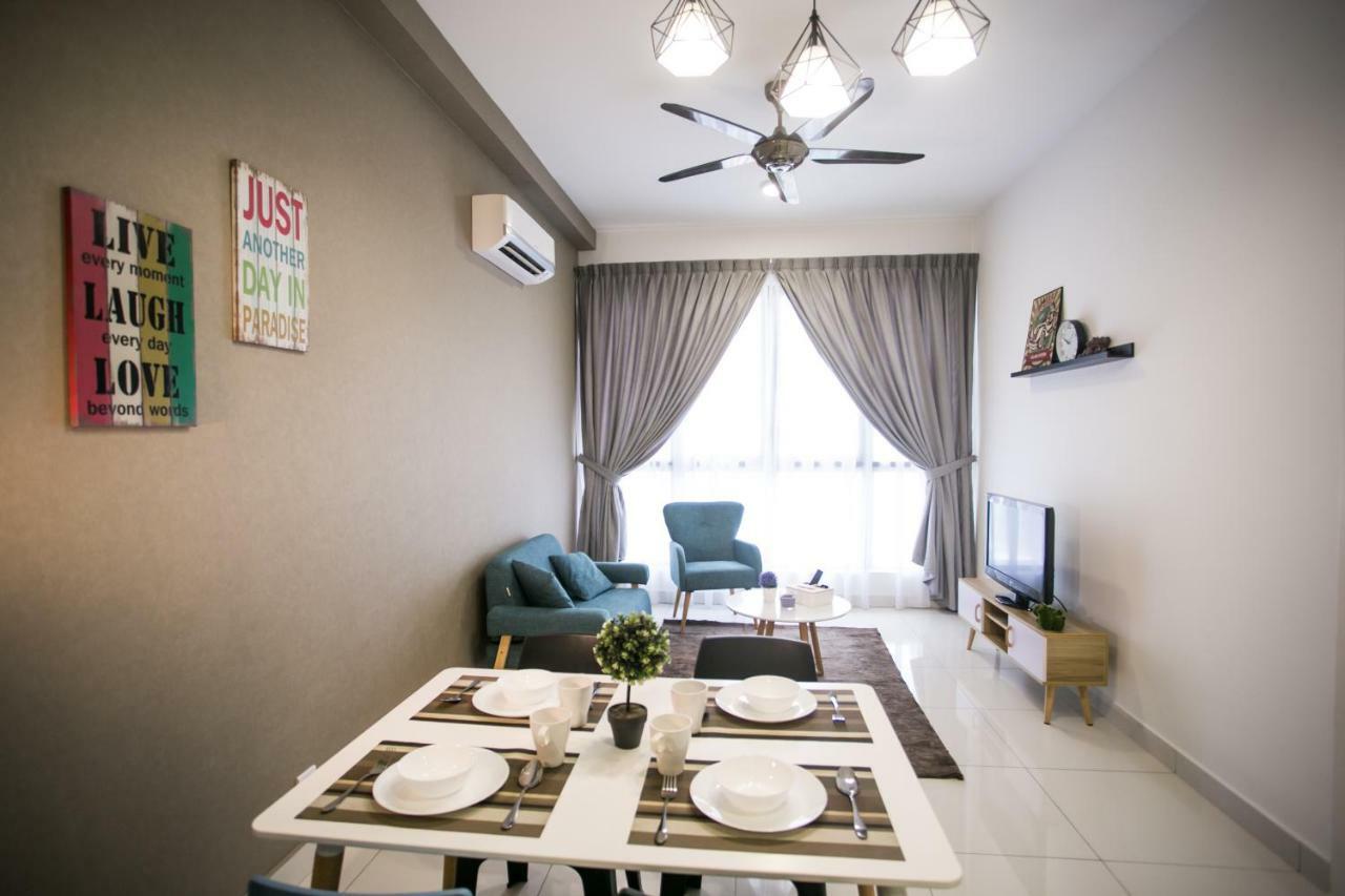 Econest Apartment By The One - Educity Nusajaya Нусаджая Екстериор снимка