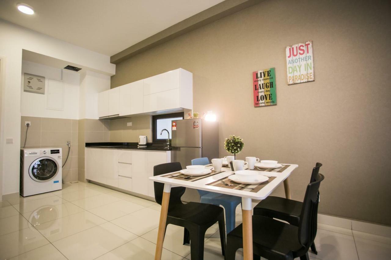 Econest Apartment By The One - Educity Nusajaya Нусаджая Екстериор снимка