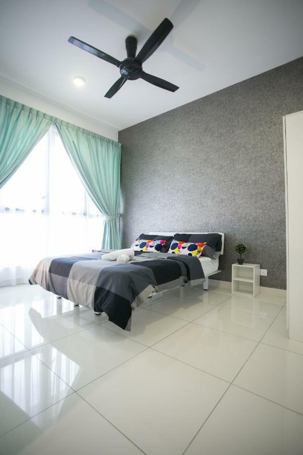 Econest Apartment By The One - Educity Nusajaya Нусаджая Екстериор снимка