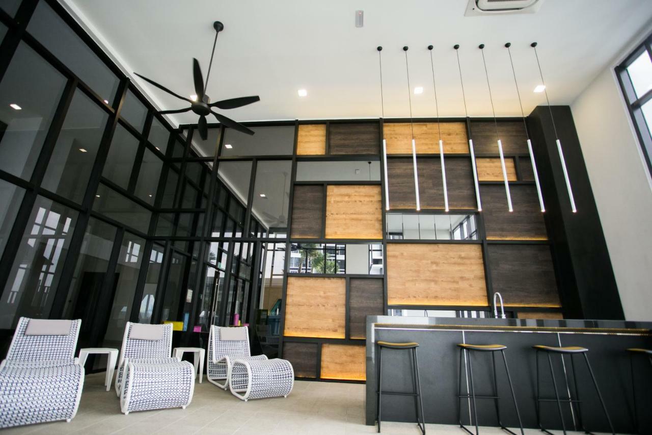 Econest Apartment By The One - Educity Nusajaya Нусаджая Екстериор снимка
