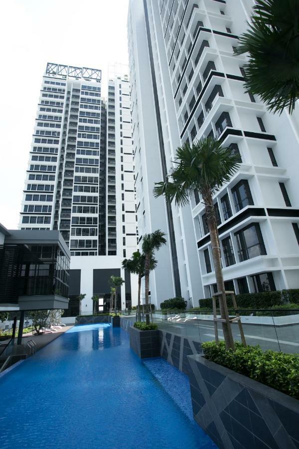 Econest Apartment By The One - Educity Nusajaya Нусаджая Екстериор снимка